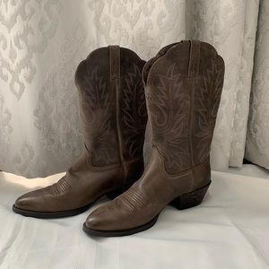 Ariat Cowboy boots size 8. Gray. Nearly new. No box